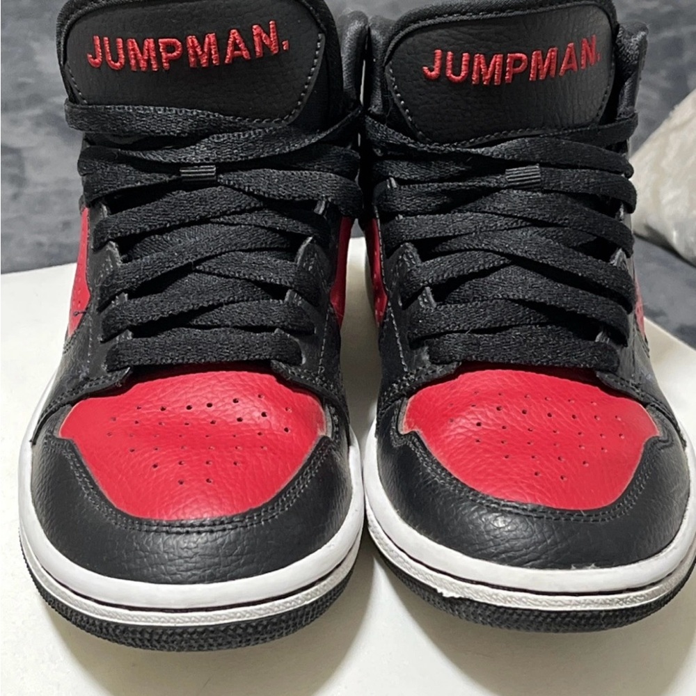 Nike Black and Red Sneakers Size 5 Youth